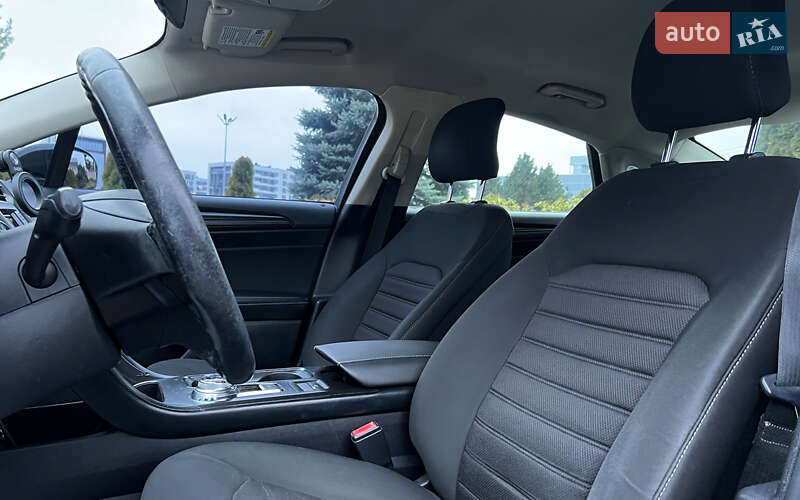 Седан Ford Fusion 2018 в Львове