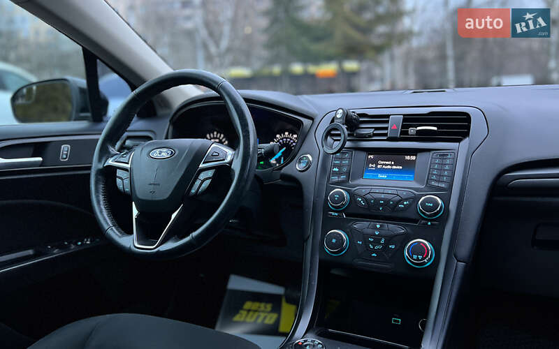 Седан Ford Fusion 2018 в Львове