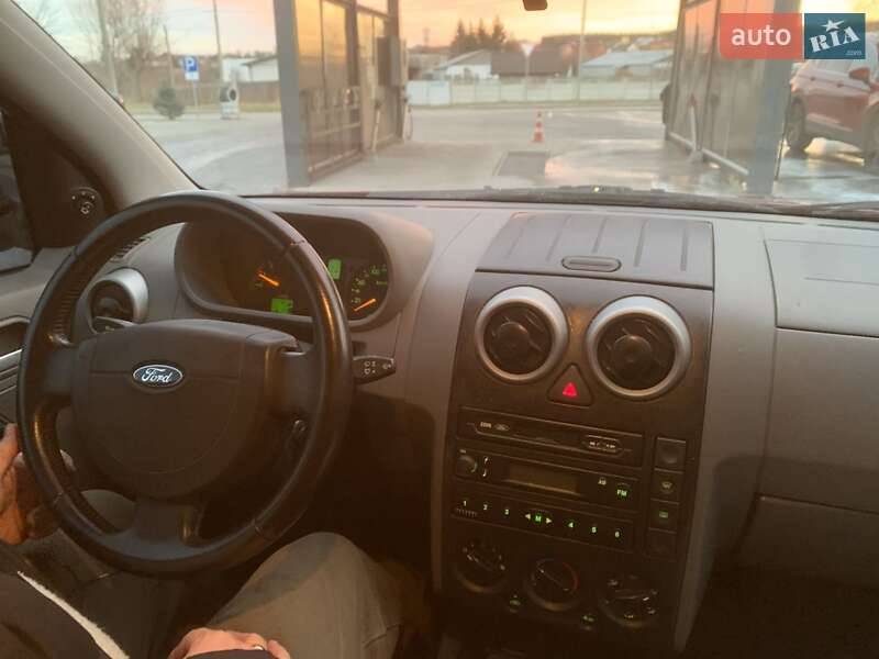 Хэтчбек Ford Fusion 2003 в Трускавце