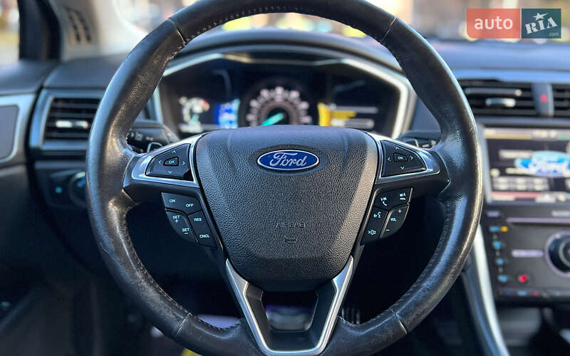Седан Ford Fusion 2015 в Львове