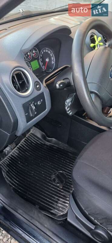 Хэтчбек Ford Fusion 2005 в Дунаевцах