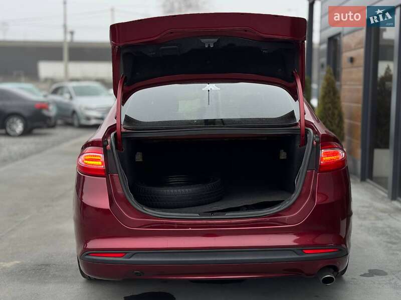 Седан Ford Fusion 2015 в Ровно