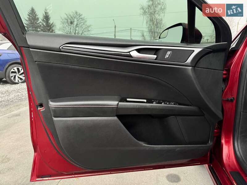 Седан Ford Fusion 2015 в Ровно