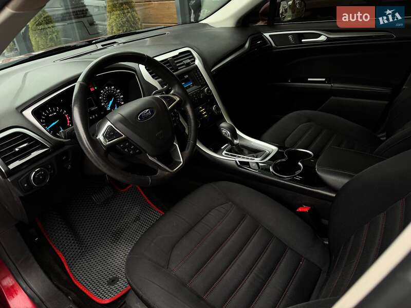 Седан Ford Fusion 2015 в Ровно
