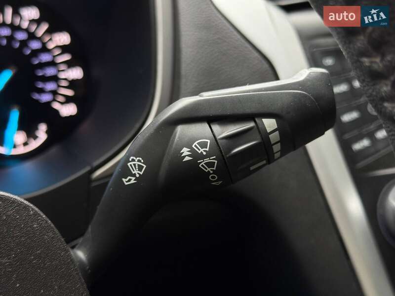 Седан Ford Fusion 2015 в Ровно