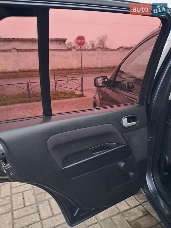 Хэтчбек Ford Fusion 2009 в Прилуках