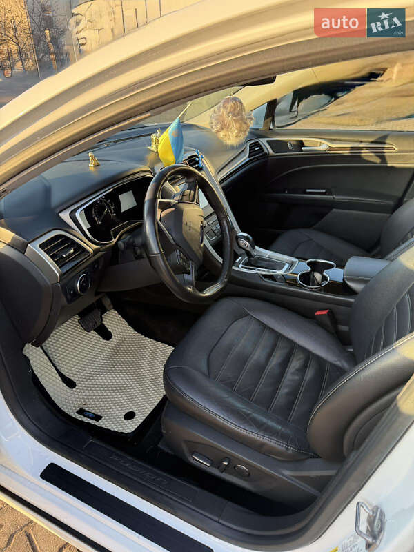 Седан Ford Fusion 2015 в Бучаче