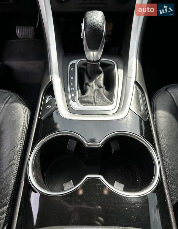 Седан Ford Fusion 2015 в Обухове