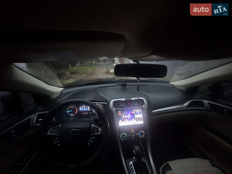 Седан Ford Fusion 2013 в Рогатине