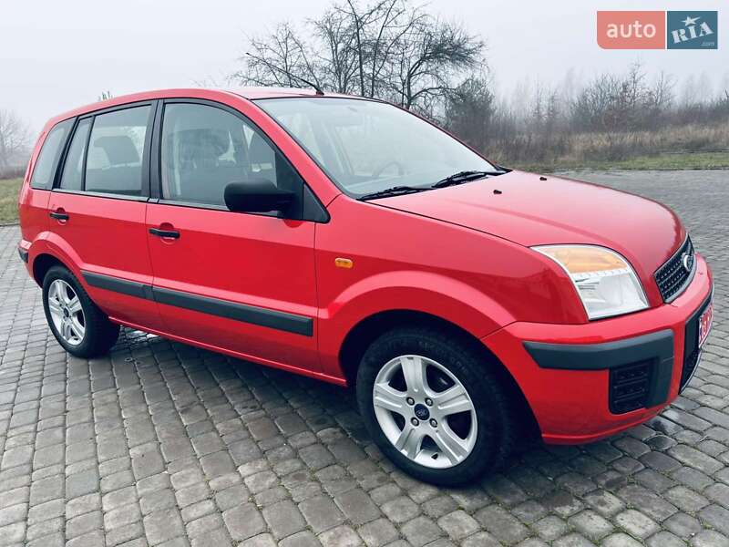 Хэтчбек Ford Fusion 2006 в Теплике