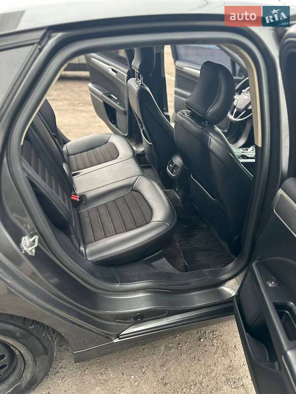 Седан Ford Fusion 2017 в Каменском