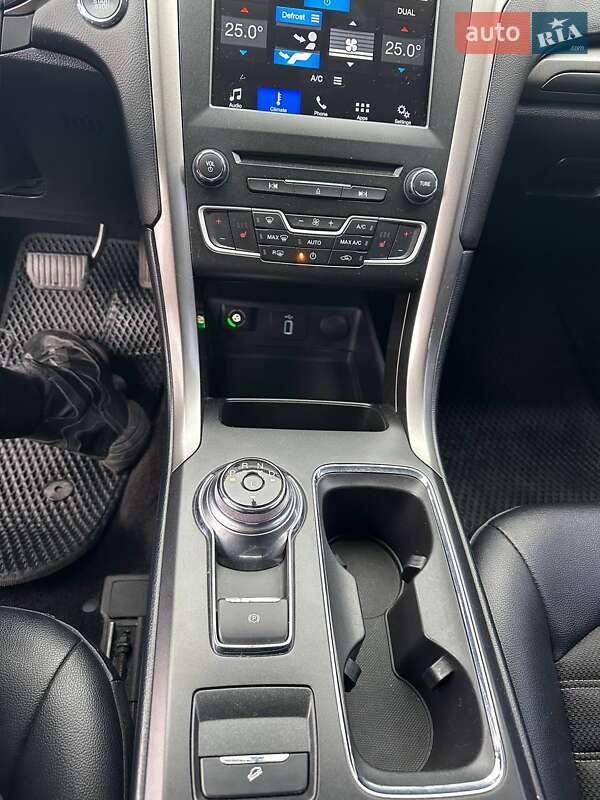 Седан Ford Fusion 2017 в Каменском