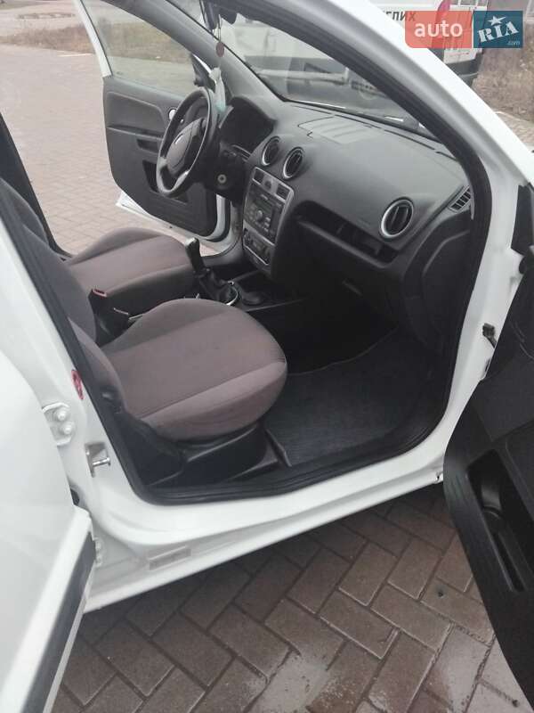 Хэтчбек Ford Fusion 2009 в Тячеве