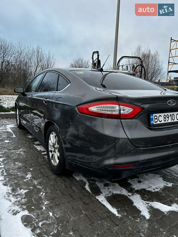 Седан Ford Fusion 2015 в Львові