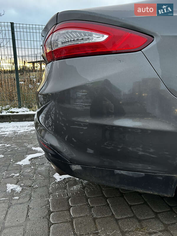 Седан Ford Fusion 2015 в Львові