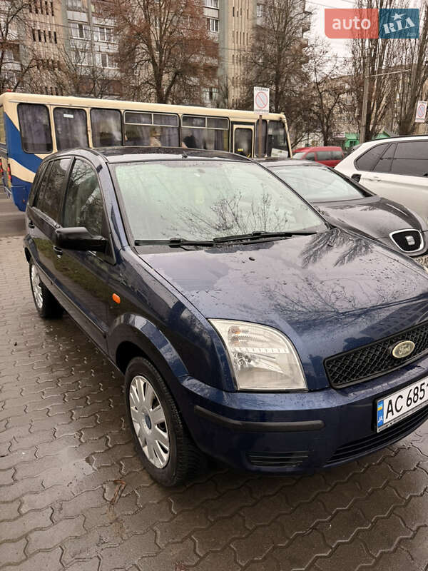 Хэтчбек Ford Fusion 2003 в Луцке