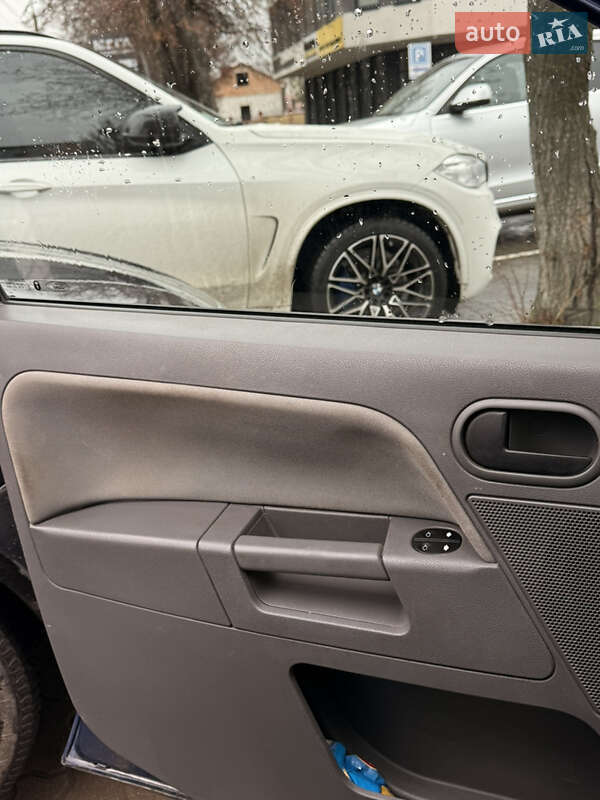 Хэтчбек Ford Fusion 2003 в Луцке