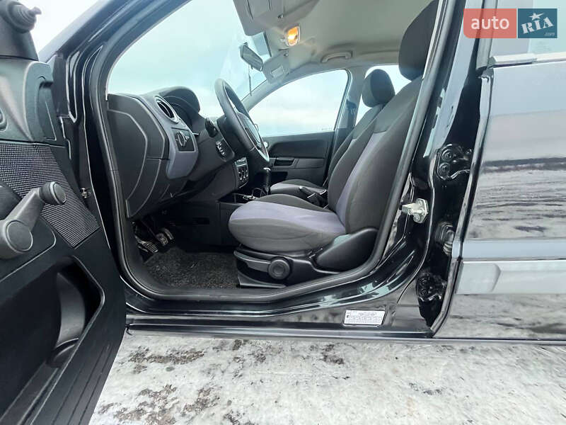 Хетчбек Ford Fusion 2005 в Бару