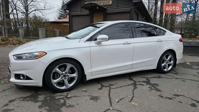 Седан Ford Fusion 2015 в Умани