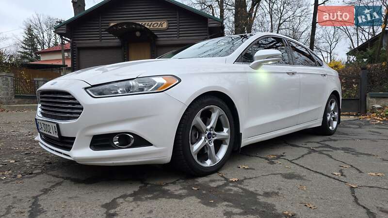 Седан Ford Fusion 2015 в Умани