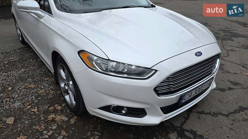 Седан Ford Fusion 2015 в Умани