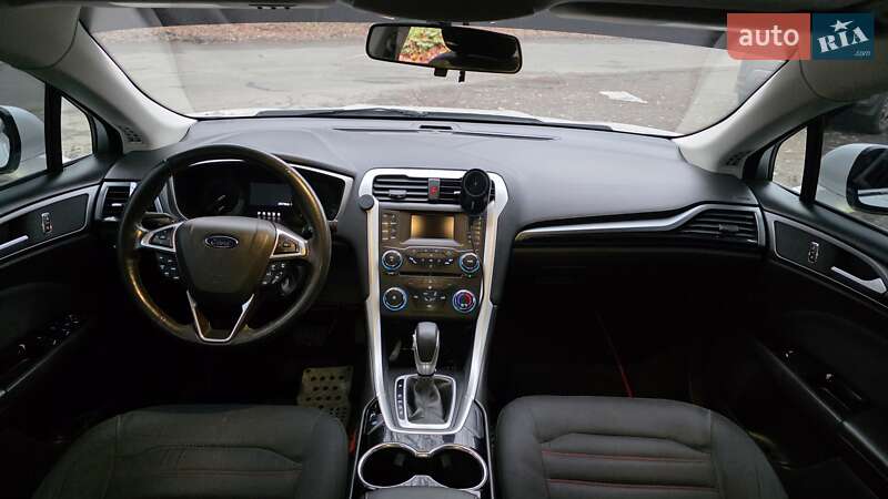 Седан Ford Fusion 2015 в Умани