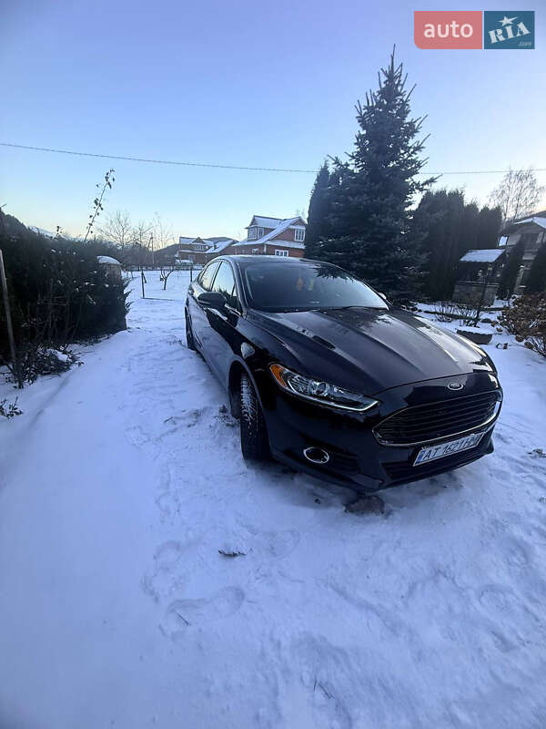 Седан Ford Fusion 2016 в Яремче