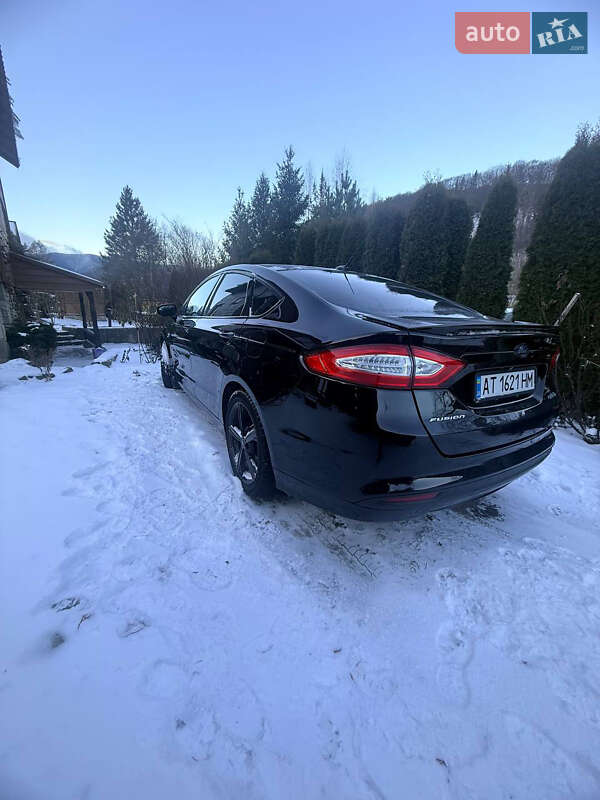 Седан Ford Fusion 2016 в Яремче