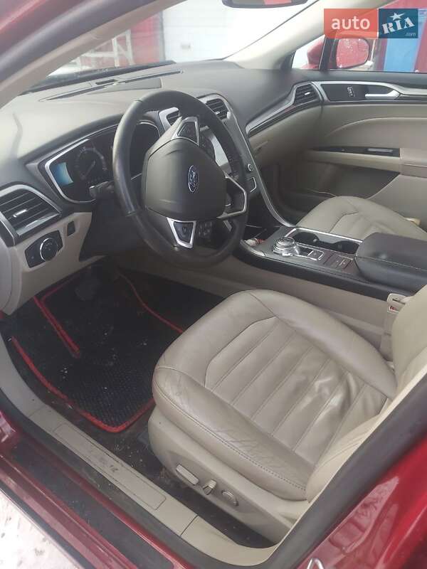 Седан Ford Fusion 2016 в Монастирищеві