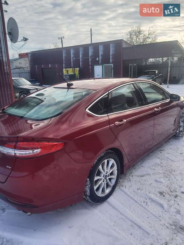 Седан Ford Fusion 2016 в Монастирищеві