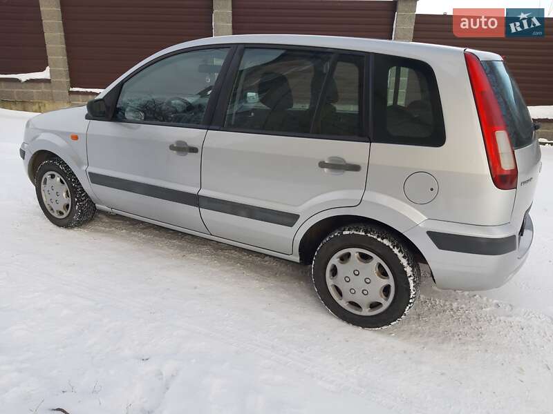 Хетчбек Ford Fusion 2005 в Хоролі