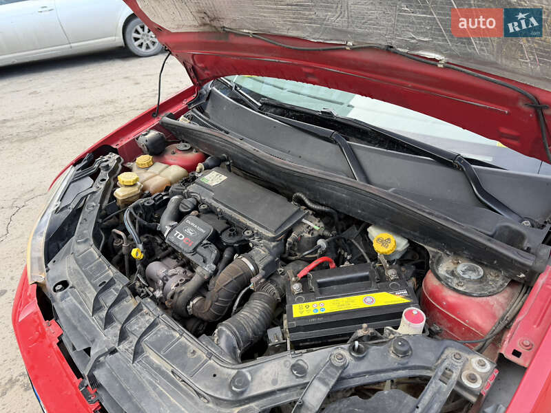 Хэтчбек Ford Fusion 2003 в Стрые