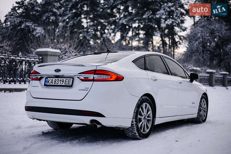 Седан Ford Fusion 2017 в Умані