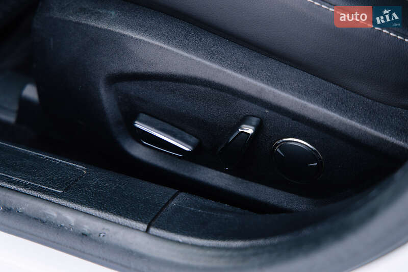 Седан Ford Fusion 2017 в Умані