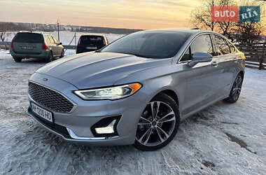 Седан Ford Fusion 2020 в Малине