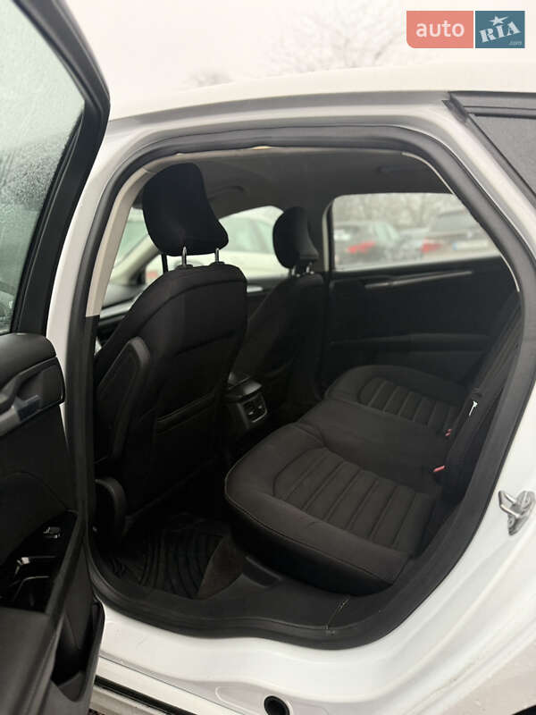 Седан Ford Fusion 2015 в Измаиле