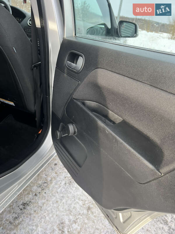 Хэтчбек Ford Fusion 2006 в Шостке