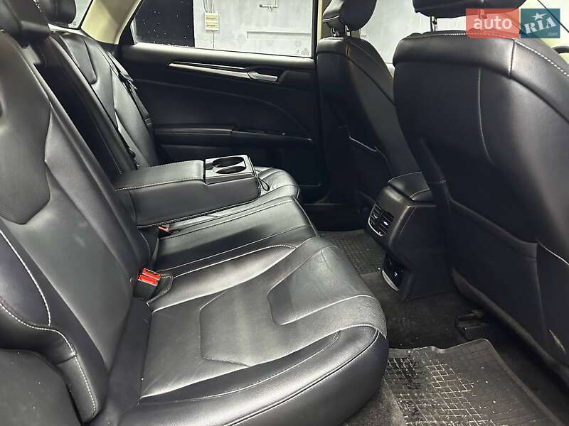 Седан Ford Fusion 2016 в Чернівцях