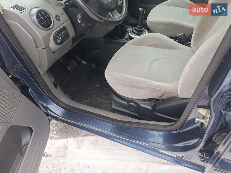 Хетчбек Ford Fusion 2003 в Чернівцях фото 34 Хетчбек Ford Fusion 2003 в Чернівцях