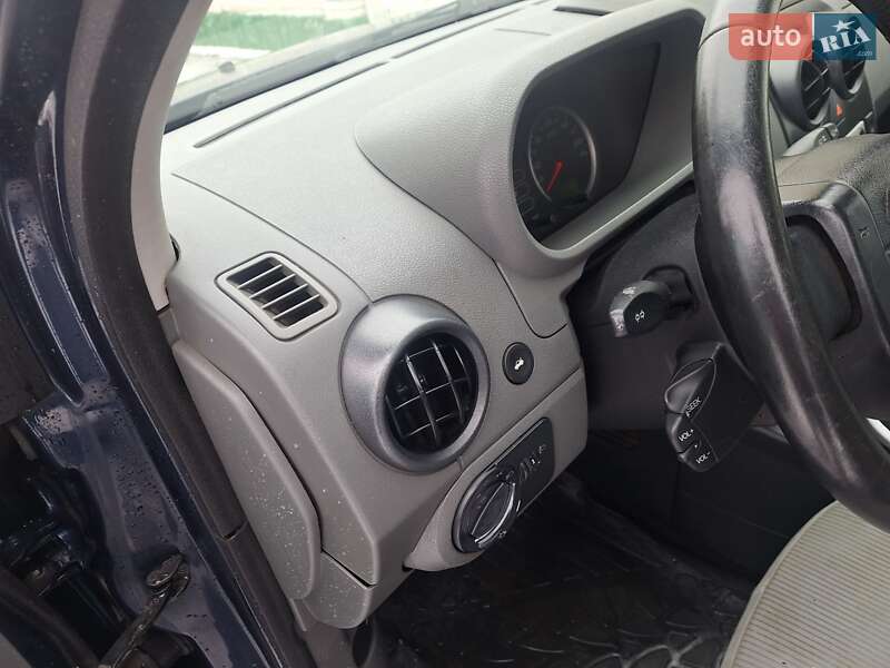 Хетчбек Ford Fusion 2003 в Чернівцях фото 36 Хетчбек Ford Fusion 2003 в Чернівцях