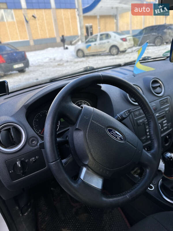 Хэтчбек Ford Fusion 2011 в Сумах