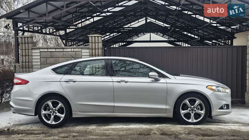 Седан Ford Fusion 2013 в Кам'янському