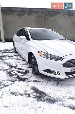 Седан Ford Fusion 2016 в Ужгороді