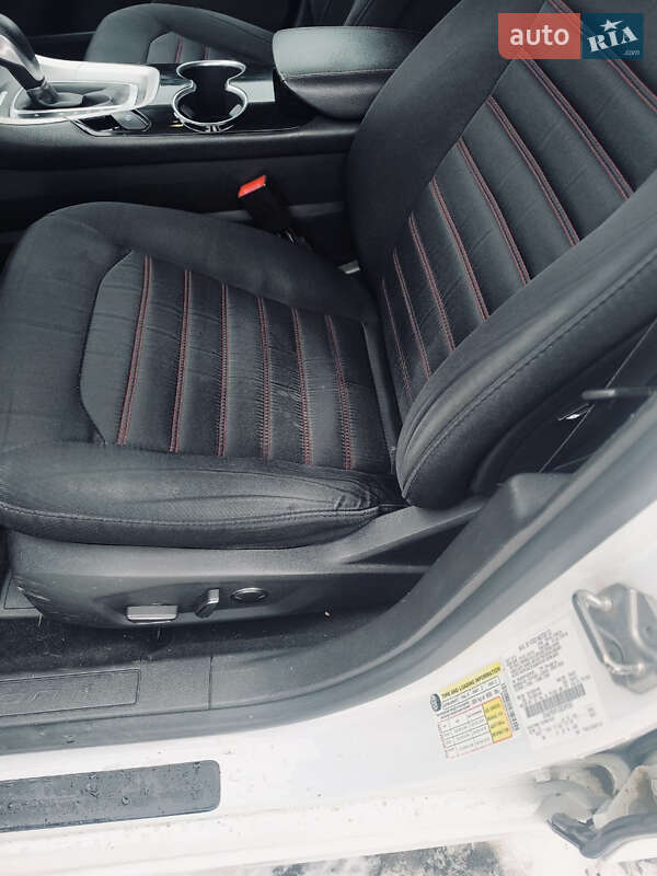 Седан Ford Fusion 2016 в Ужгороде