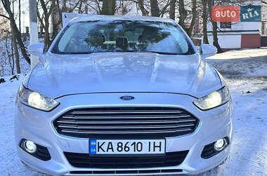 Седан Ford Fusion 2015 в Остроге