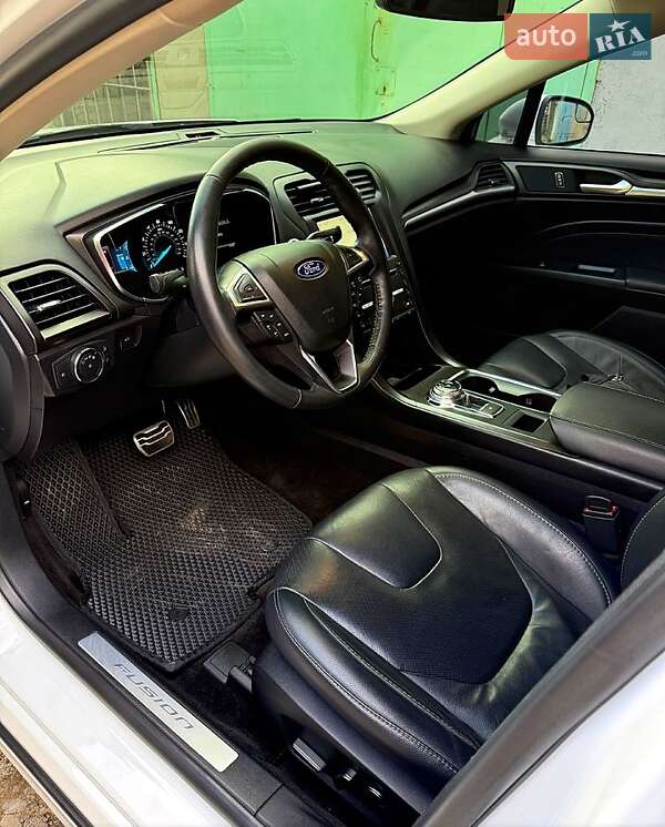 Седан Ford Fusion 2017 в Одесі