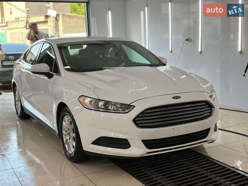 Седан Ford Fusion 2015 в Ромнах