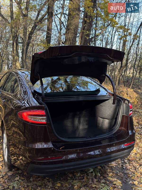 Седан Ford Fusion 2019 в Умани