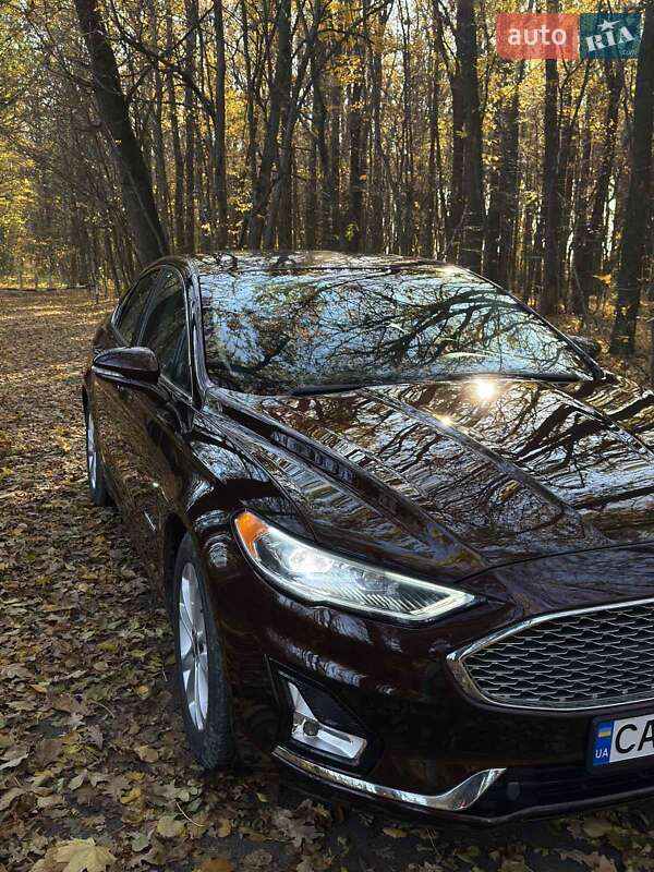 Седан Ford Fusion 2019 в Умани