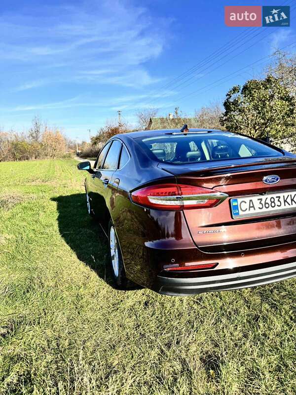 Седан Ford Fusion 2019 в Умани